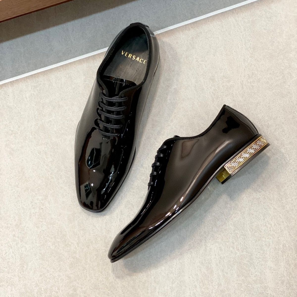 Factory direct sales of European-style casual leather shoes with silver sea cucumber