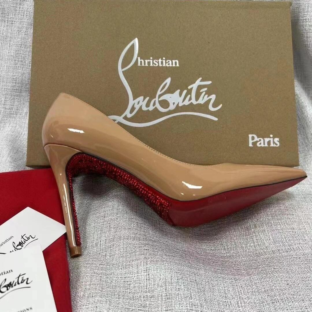 L-series MCL red interior with diamond-cut bottom and red toe cap heel