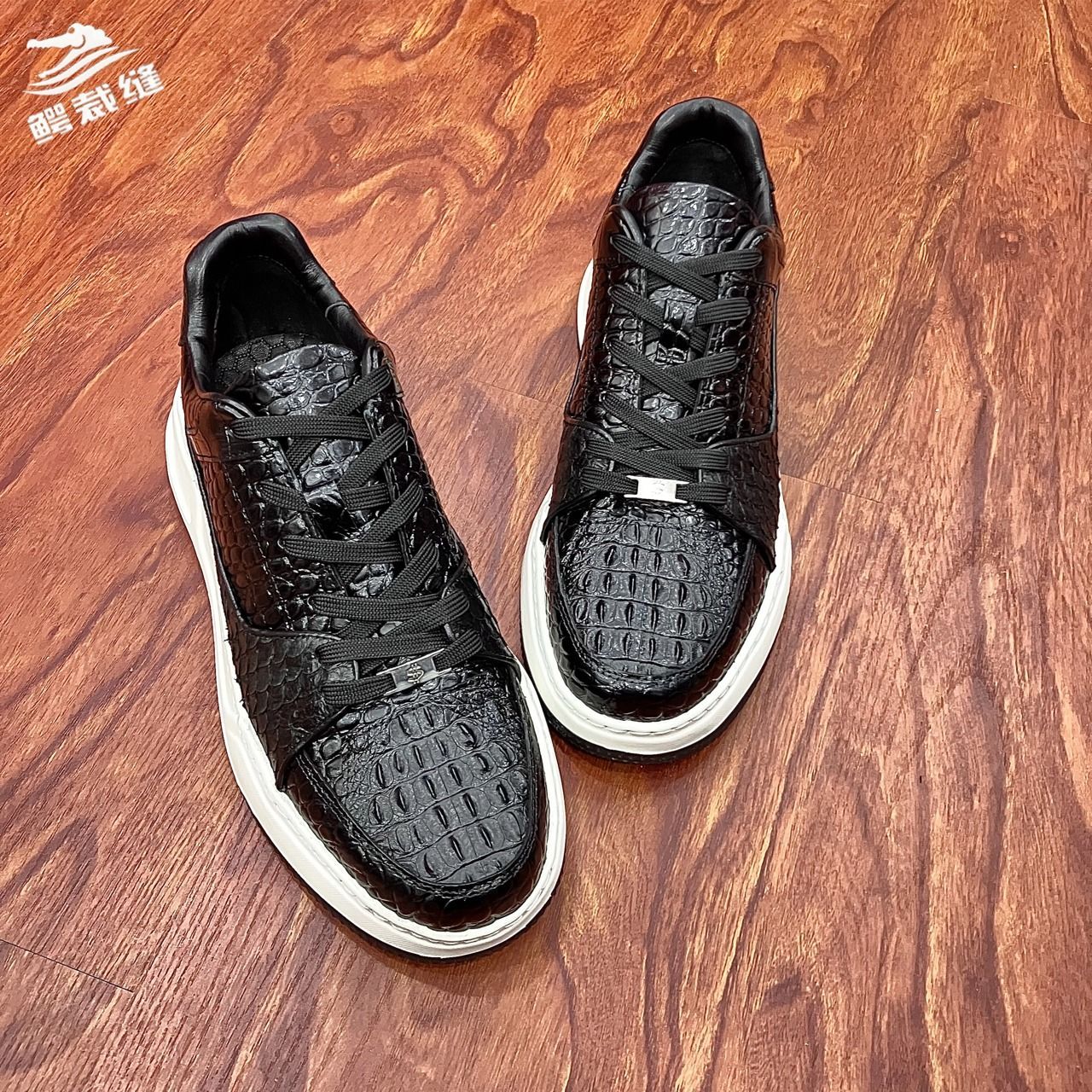 shipping included | Dissatisfied Authentic Crocodile Skin Spine Design