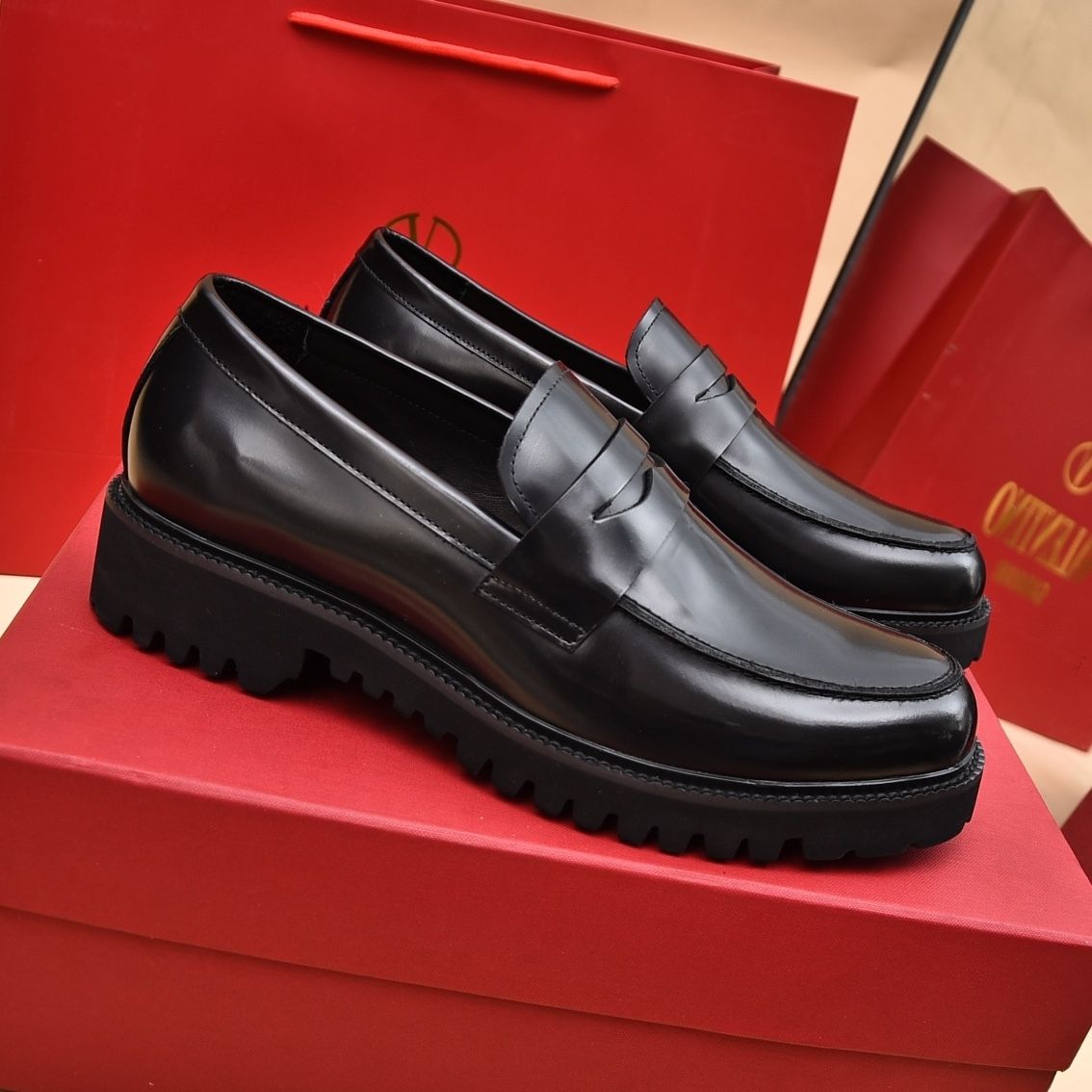 Genuine leather European style casual shoes, silver one foot