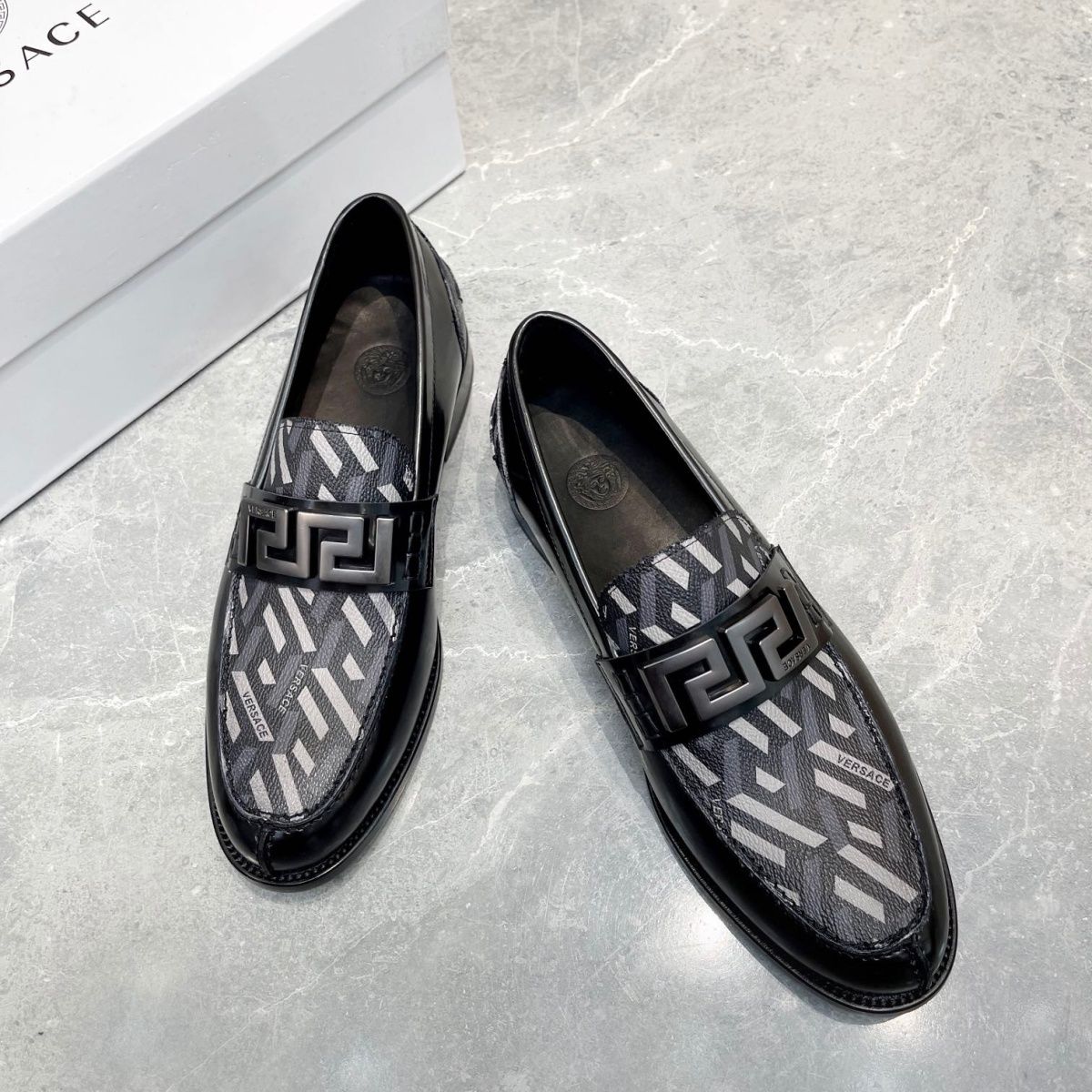 Factory direct sales of European-style casual leather shoes with silver sea cucumber