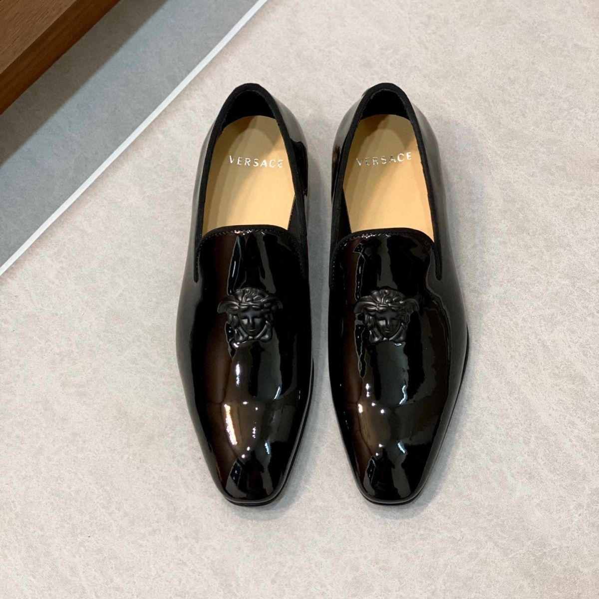 Factory direct sales of European-style casual leather shoes with silver sea cucumber