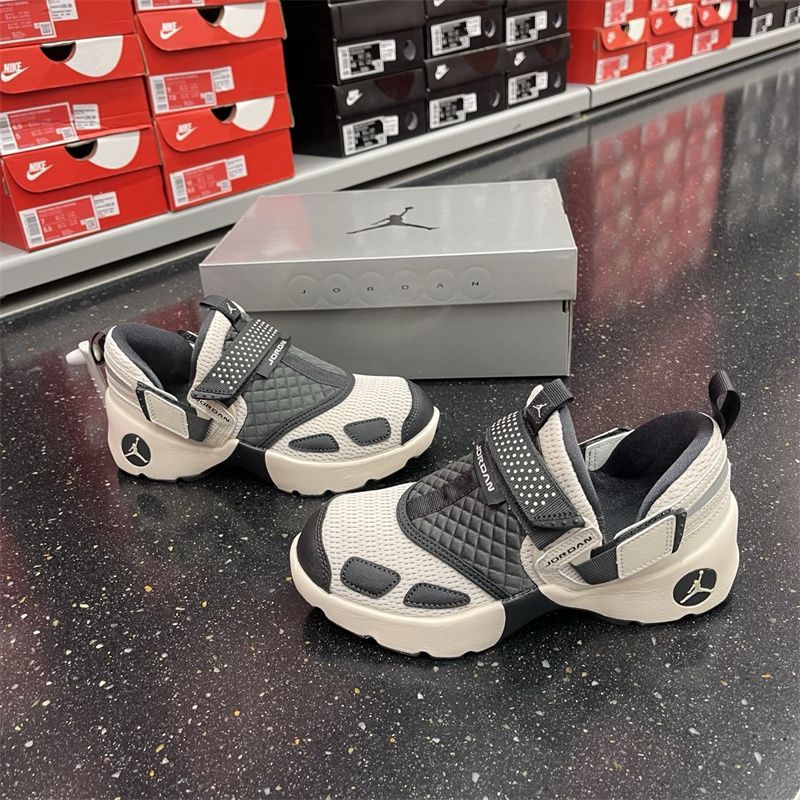 Uttra Lightweight Sports Comfort and Durability