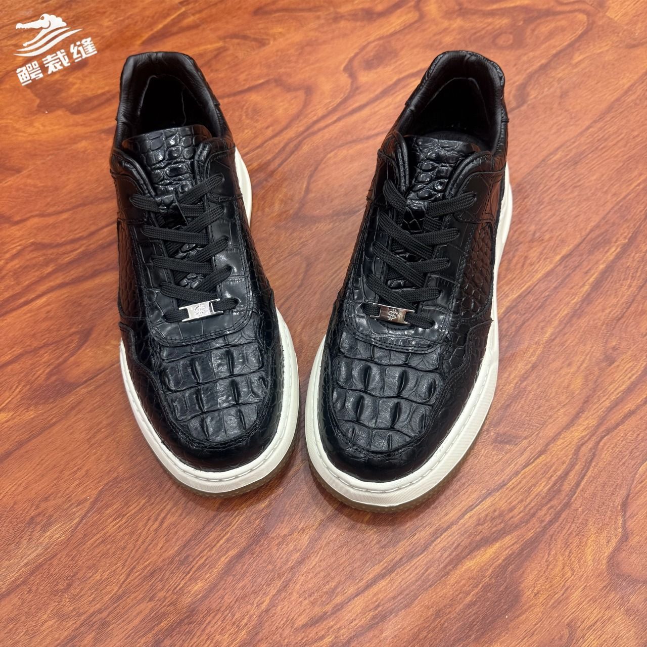 shipping included | Dissatisfied Authentic Crocodile Skin Spine Design