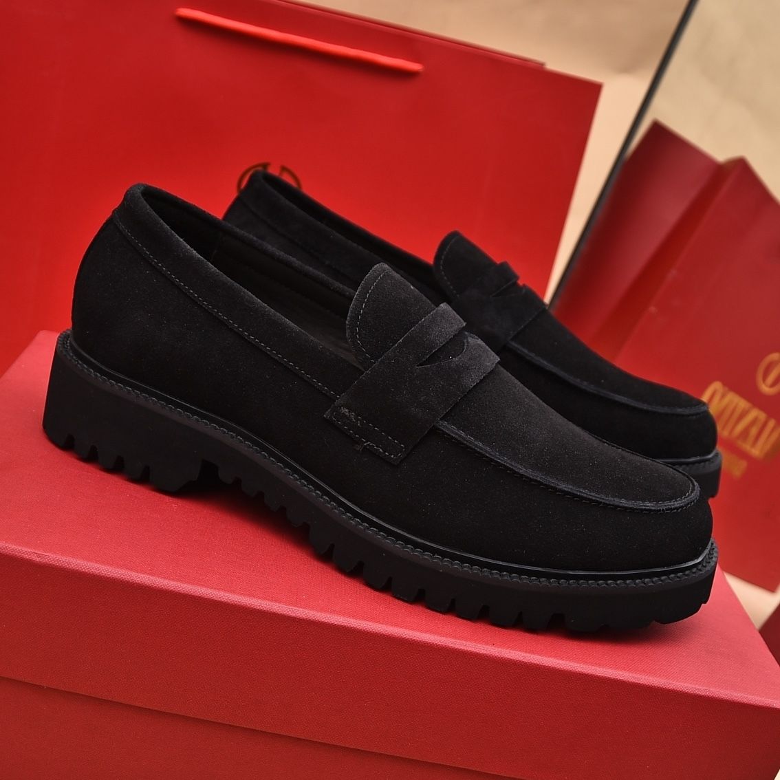 Genuine leather European style casual shoes, silver one foot