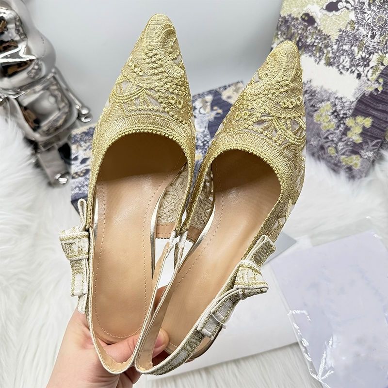 Enjoyed a unique and no-threshold platform coupon. Embroidered Flat Heel Pumps with Covered Toes