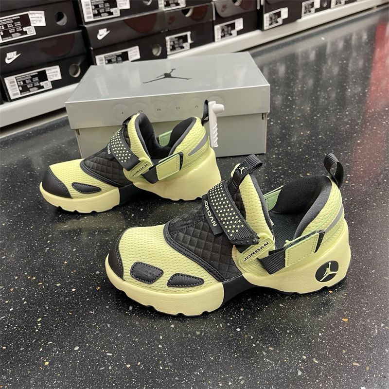 Uttra Lightweight Sports Comfort and Durability