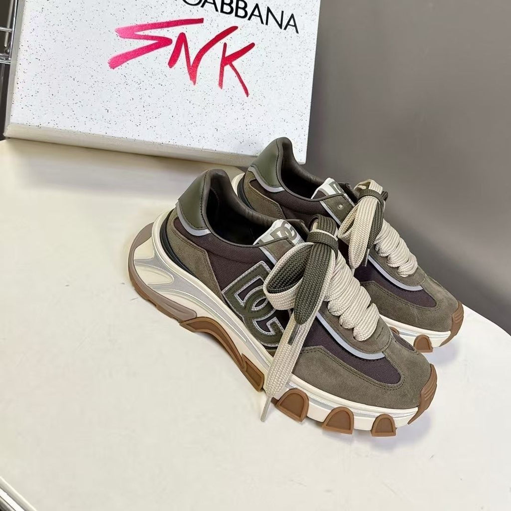 New versatile spring and summer breathable mesh sneakers