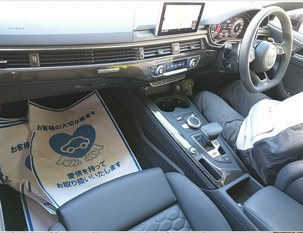 2019  Audi RS5 
Sports B 4W 
2,900cc  
8,000km 
f5DECL