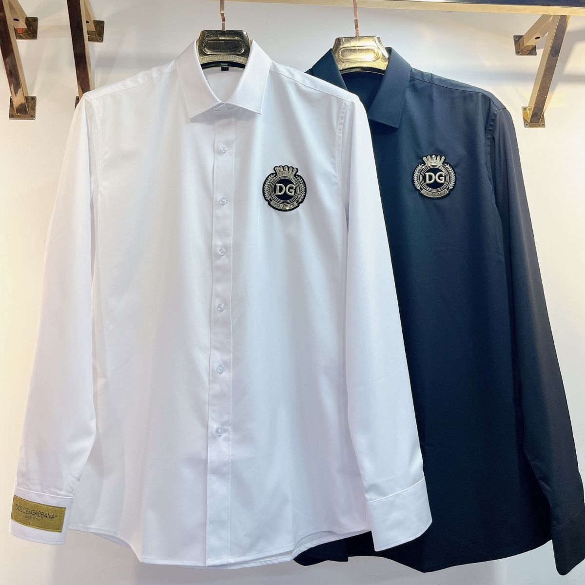 Place an order with Dada now. Fan's high-end wrinkle-resistant shirts