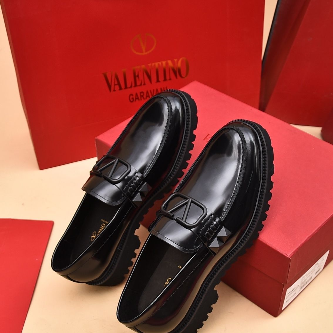 Genuine leather European style casual shoes, silver one foot
