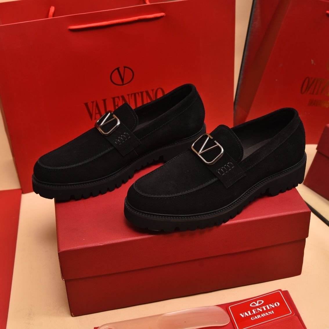 Genuine leather European style casual shoes, silver one foot