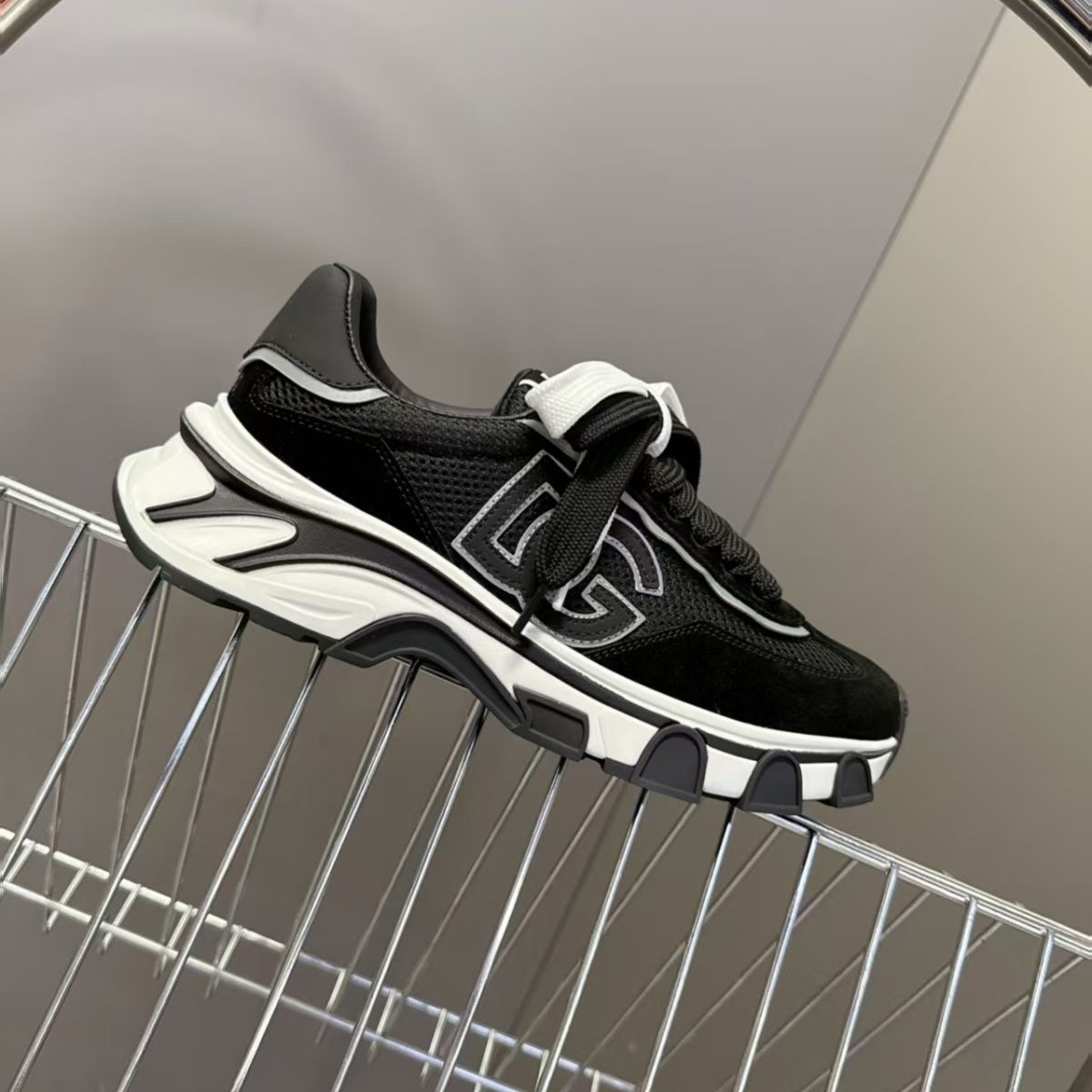 New versatile spring and summer breathable mesh sneakers