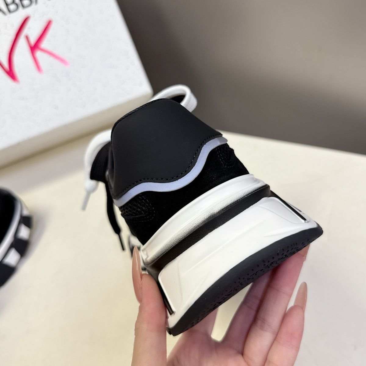 New versatile spring and summer breathable mesh sneakers
