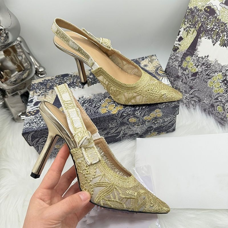 Enjoyed a unique and no-threshold platform coupon. Embroidered Flat Heel Pumps with Covered Toes