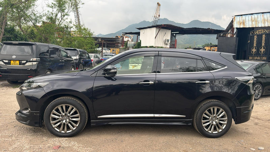 Harrier new model full option beautiful usd  year 2015