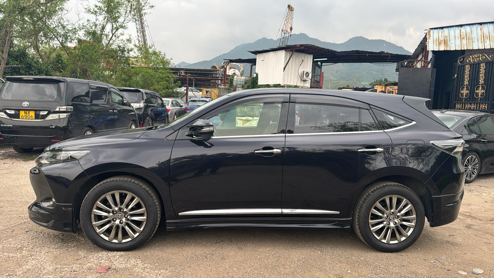 Harrier new model full option beautiful usd  year 2015