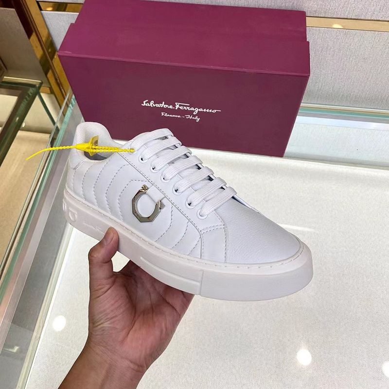 European-style casual low-top men's sneakers