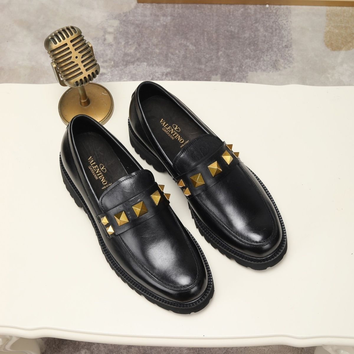 Genuine leather European style casual shoes, silver one foot