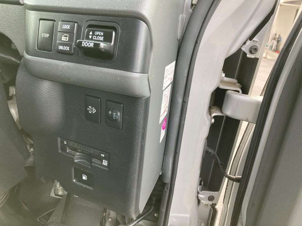 *TOYOTA COASTER 2017*
YEAR: 2017
COLOR: SILVER
CHASSIS: SDG-XZB70
*GRADE: BUS*
FUEL: DIESEL
SEATS: 28 | DOORS: 3
TRANSMISSION: AT
ENGINE SIZE: 4000 CC
MILEAGE: 183000 KM