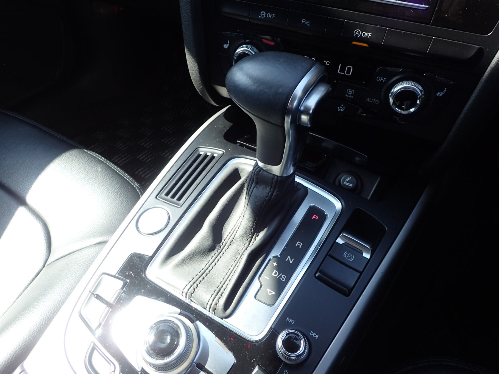 2014  Audi  A4  
8KCDN
2.0 TFSI Quattro
2,000cc  
AT
Petrol 
50,638km
White
One Owner 
Cruise Control 
Back Camera 
PEARL 
Alloys 
Tint
