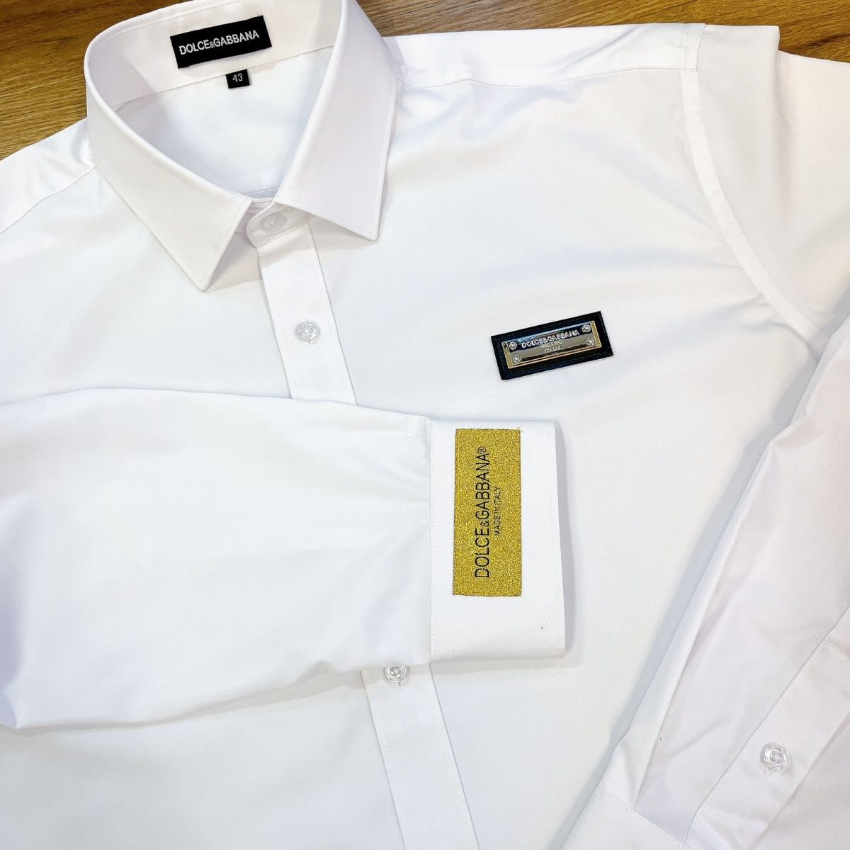 Place an order with Dada now. Fan's high-end wrinkle-resistant shirts