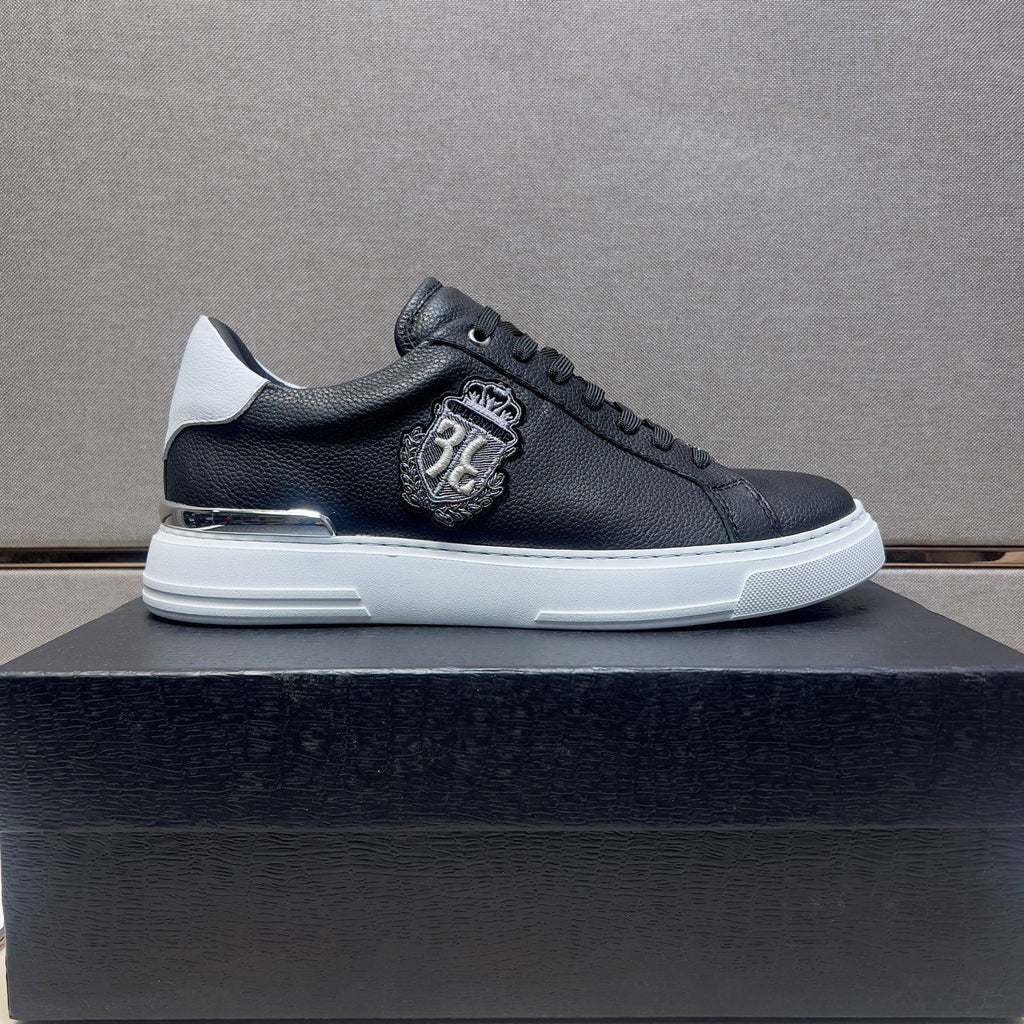 High-end luxury genuine leather, lightweight, soft, comfortable, breathable cowhide versatile white sneakers for travel and running.