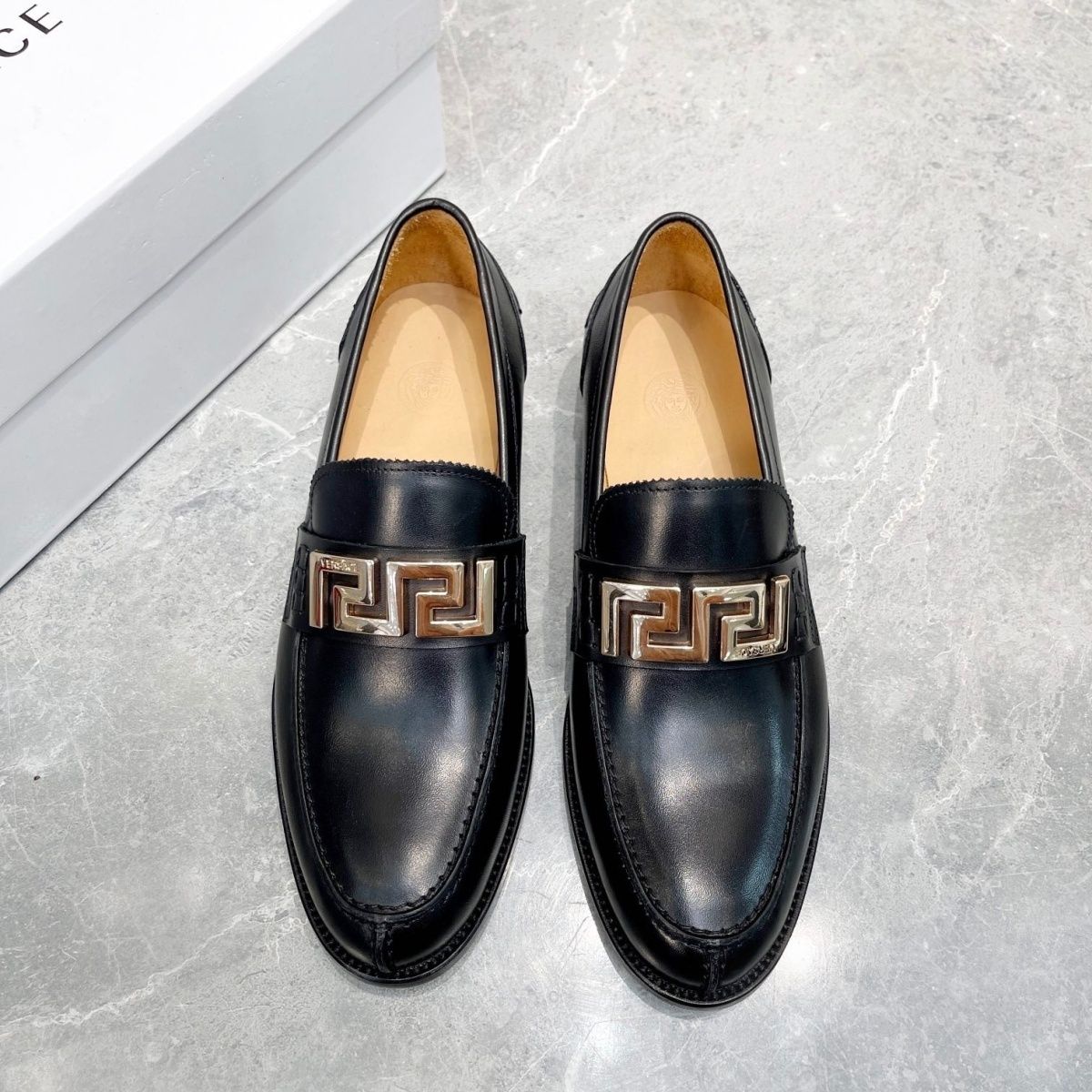 Factory direct sales of European-style casual leather shoes with silver sea cucumber
