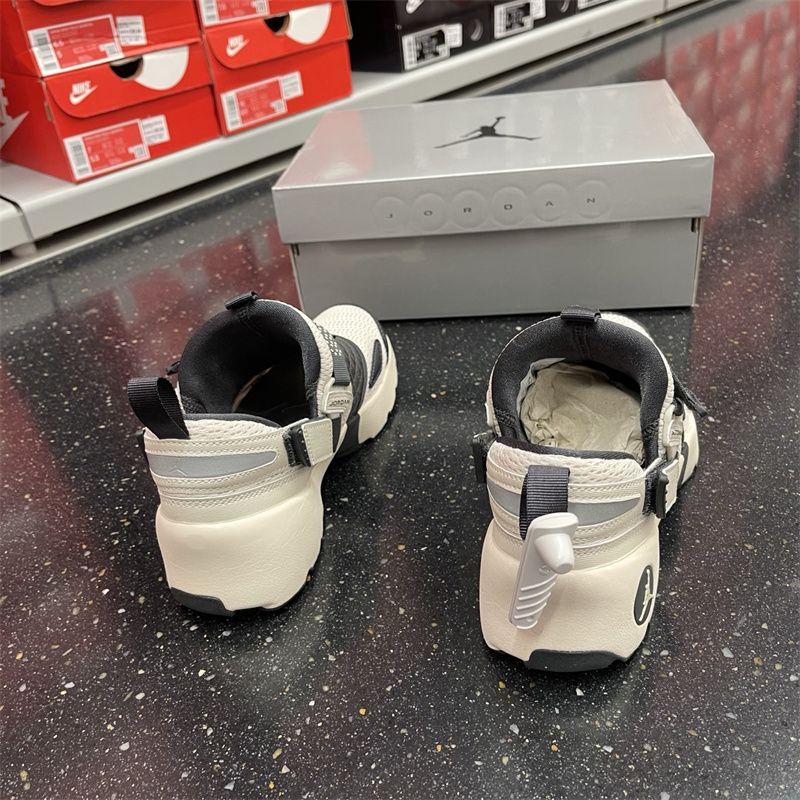 Uttra Lightweight Sports Comfort and Durability