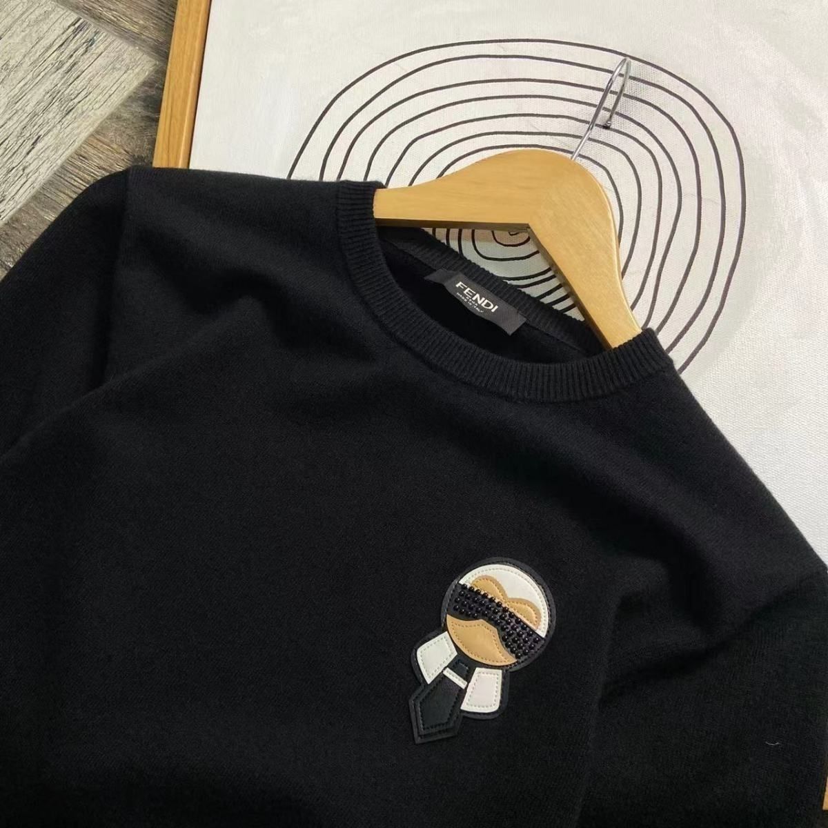 The latest winter round-neck little monster.