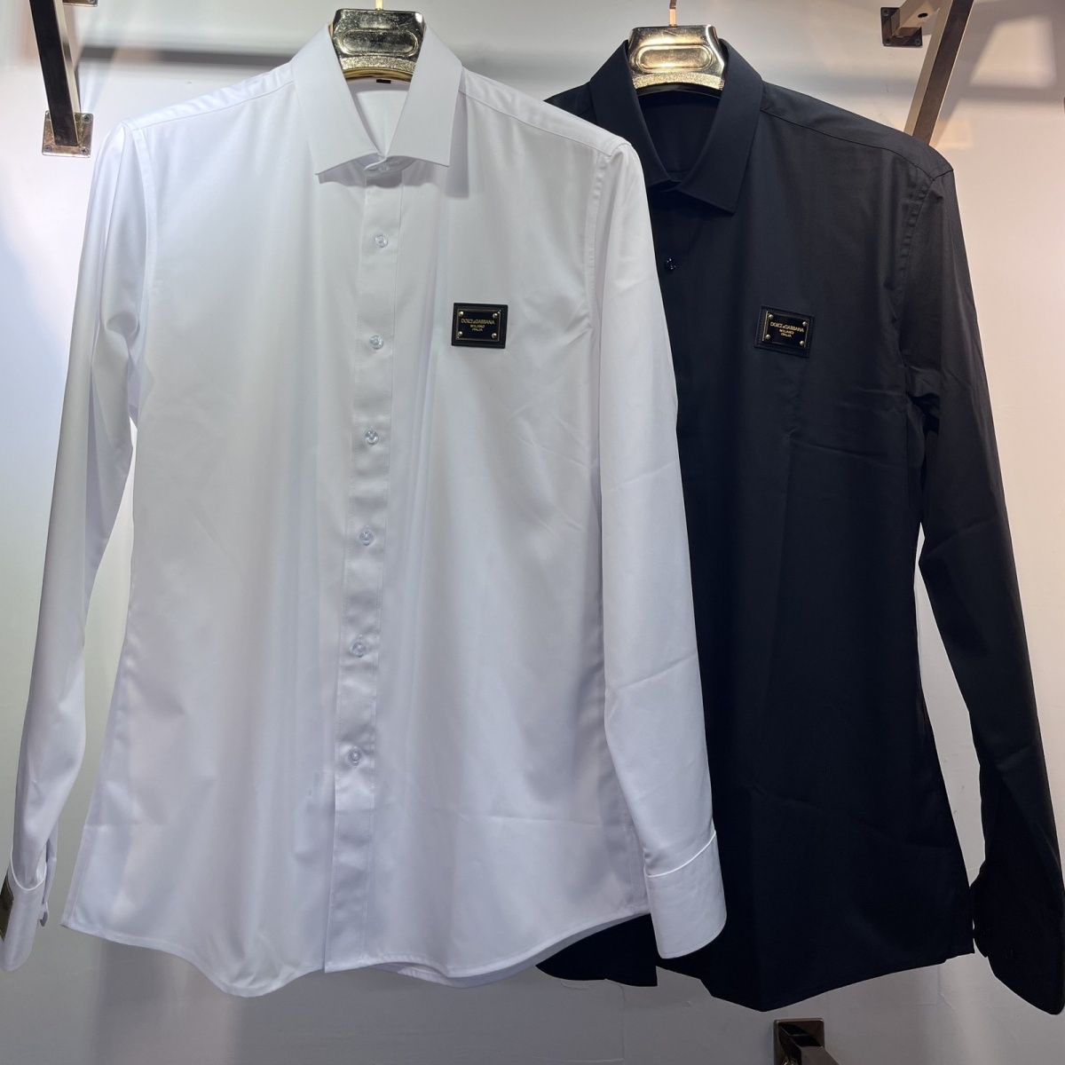 Place an order with Dada now. Fan's high-end wrinkle-resistant shirts